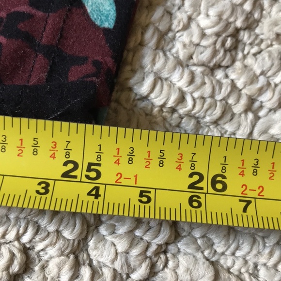 Leaf Patterned Leggings - Picture 5 of 7